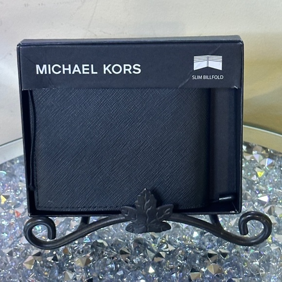 NWT/NIB - Michael Kors Slim Billfold. Retail $98.00 - Picture 1 of 5
